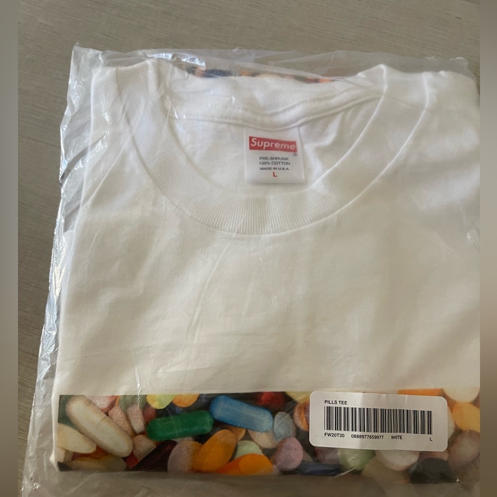 Authentic, dead stock  Supreme Pill Tshirt Large. Brand new and unopened bag - Picture 4 of 4